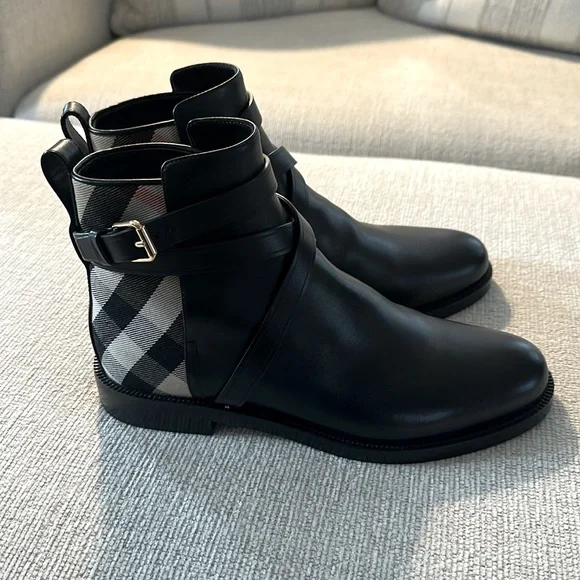NWOT Burberry Women’s Check and Leather Boots 🇬🇧 - Picture 2 of 9